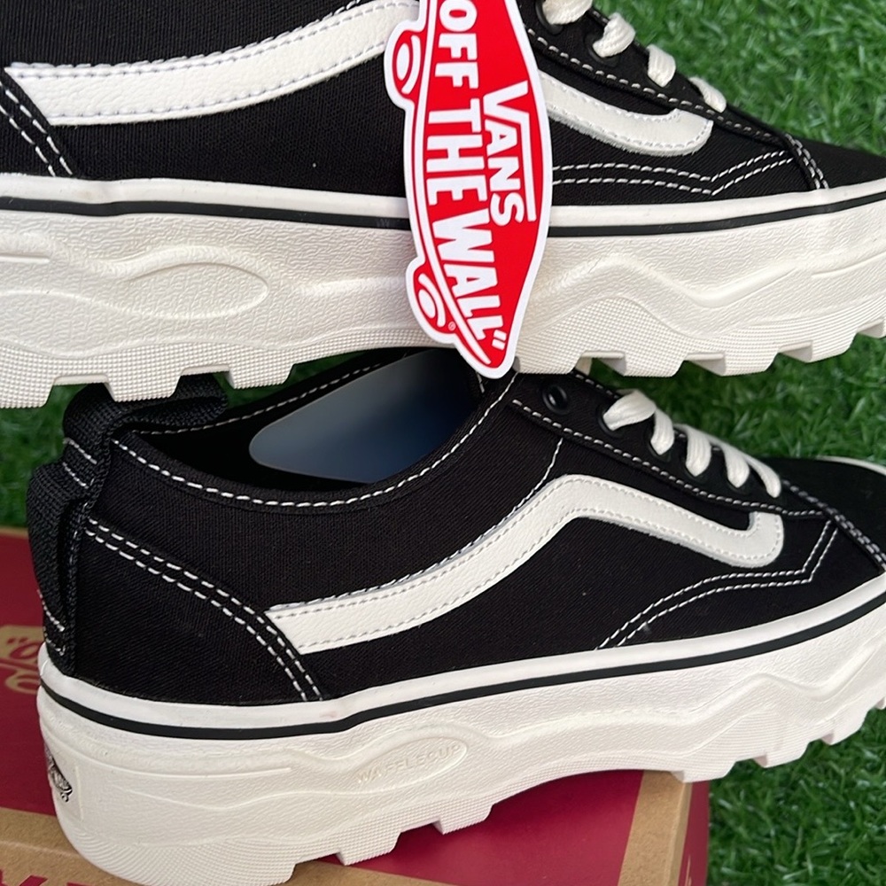 Vans Men’s Sentry Old Skool (Canvas) Black/Marshmallow
VN0A5KR3VQE
Sneakers - Picture 7 of 16